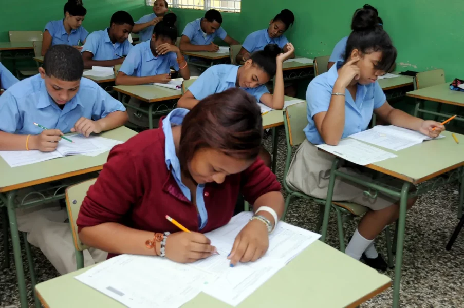 Estudiantes-examenes-scaled