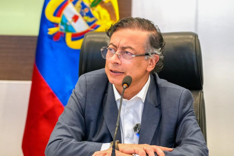 Bogota (Colombia), 08/06/2025.- A handout photo made available by the Presidency of Colombia shows Colombian President Gustavo Petro giving a speech on the attack against Colombian Senator Miguel Uribe Turbay, in Bogota, Colombia, 07 June 2025. Uribe Turbay, one of the presidential hopefuls of the pro-Uribe Democratic Center party, was shot and injured in an attack during a campaign rally in Bogota. EFE/EPA/Presidency of Colombia / HANDOUT HANDOUT EDITORIAL USE ONLY/NO SALES