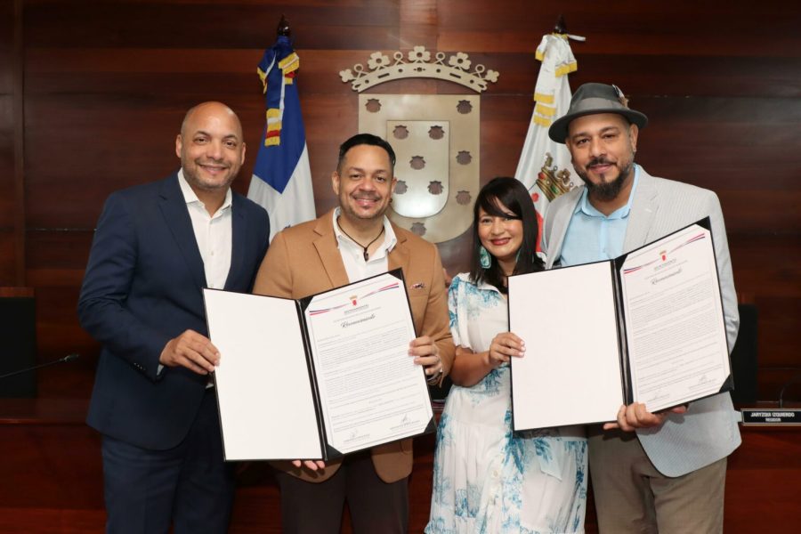 Sergio-Beato-y-Yanilsa-Cruz-con-los-dos-reconocidos-1536x1024