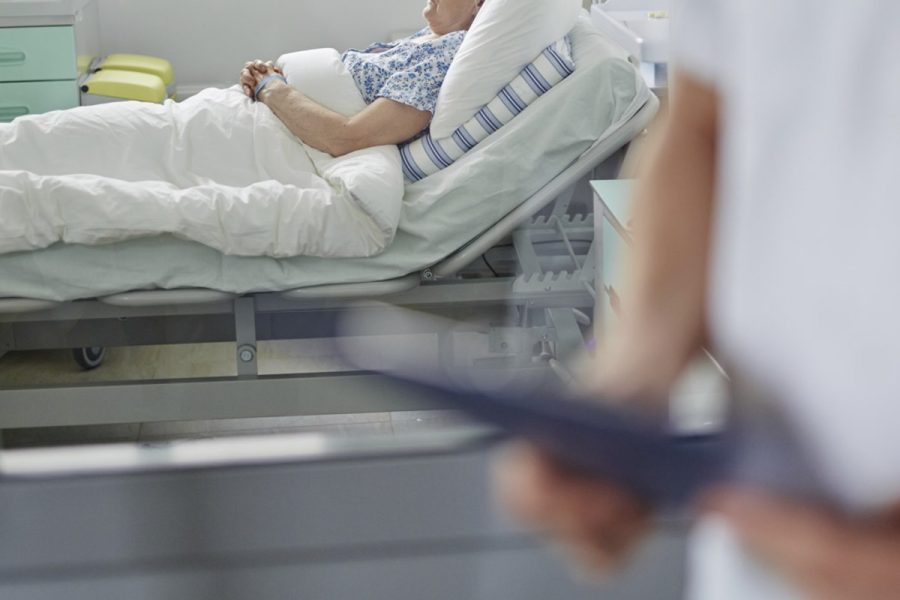 De los 25 hospitalizados en Unidades de Cuidados Intensivos (UCI), tres se encuentran conectados a ventiladores. Foto: Diario Médico